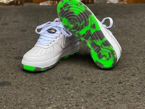 Sneakers modernes blancs et verts