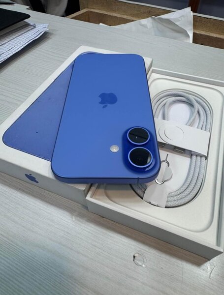 iPhone 16 simple