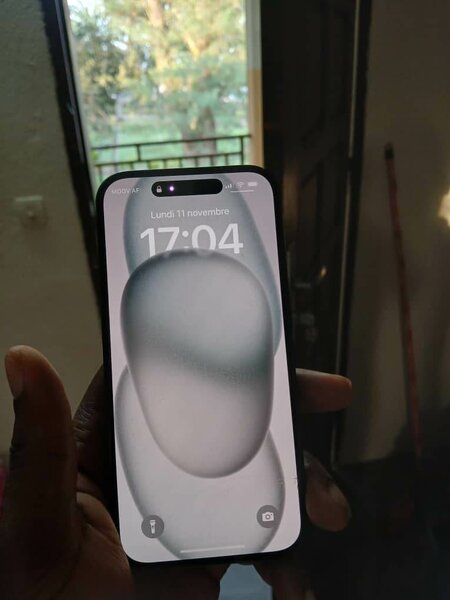 Iphone 15 Simple