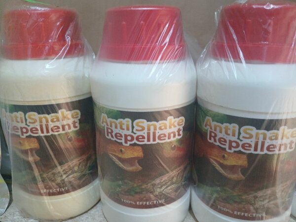 Antisnake repellent