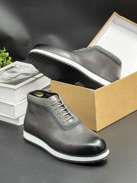TIMBERLAND GREY AND WHITE