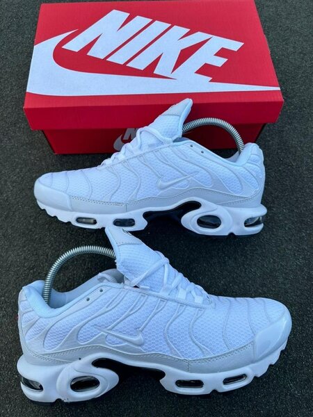 Nike. Tn