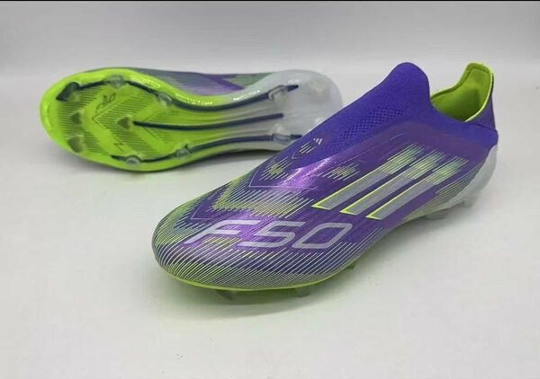 Chaussures de Football Futuristes