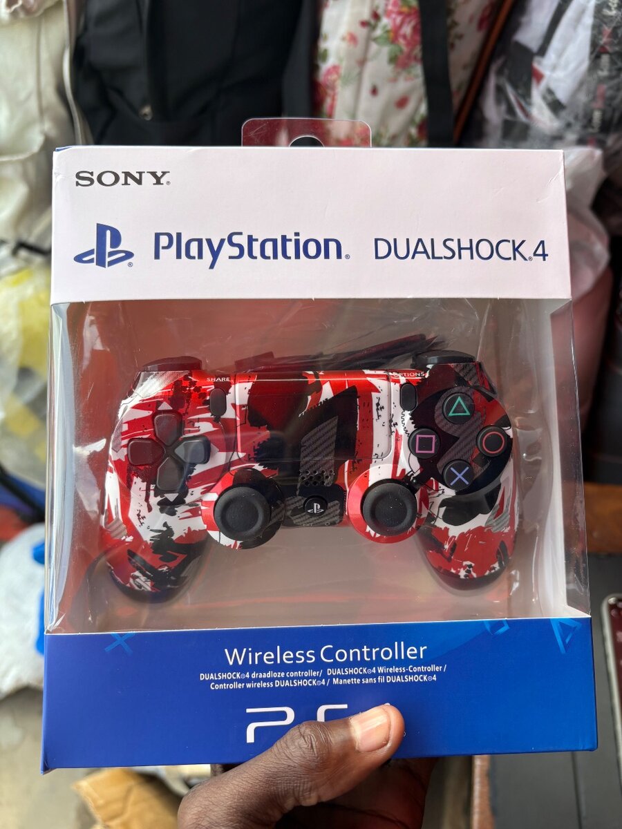 Manette PS4 design style