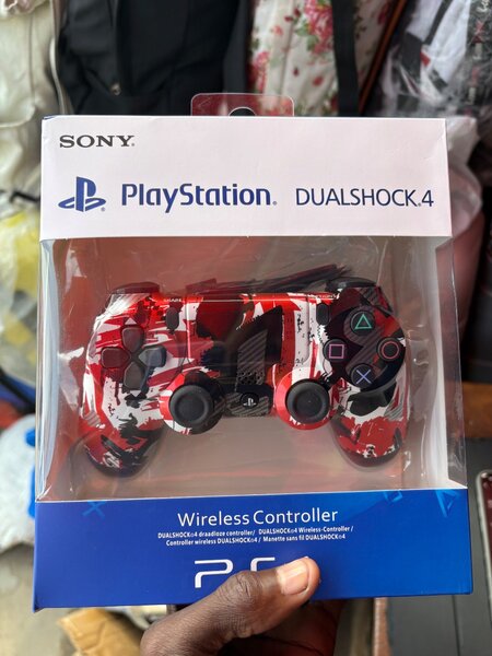 Manette PS4 design style