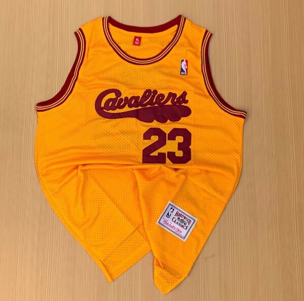 NBA tops /Armless