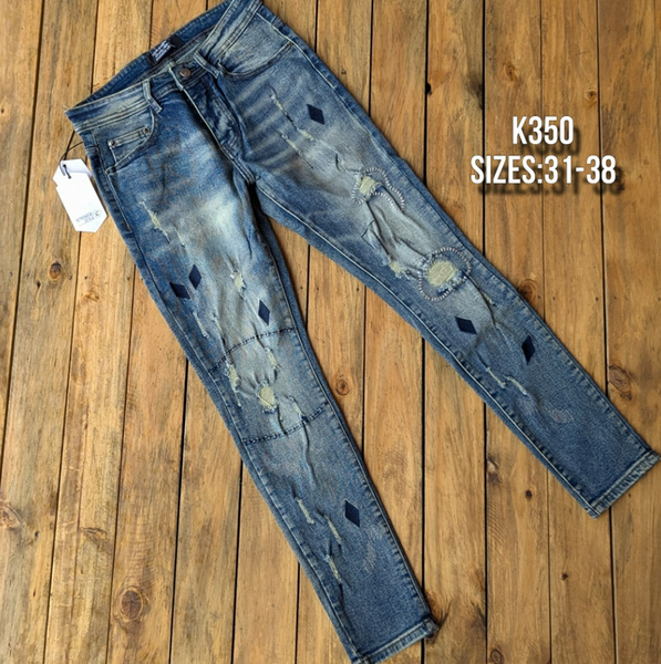 Ripped jeans 