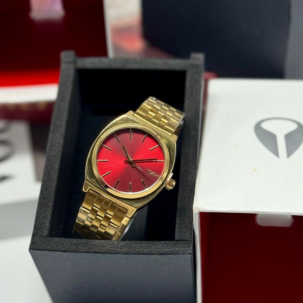 NIXON CLASSIC WATCH