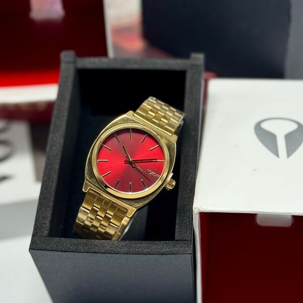 NIXON CLASSIC WATCH