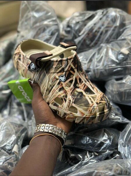 Chic Croks 1