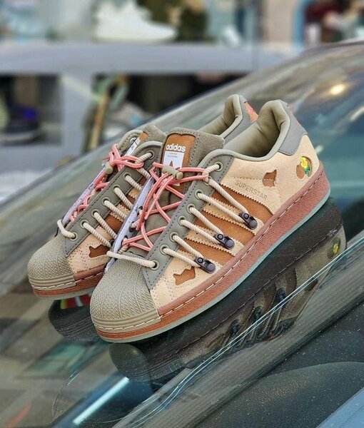 Adidas (superstar)