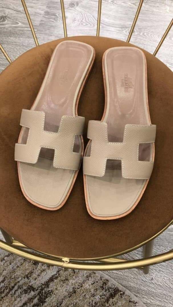 Sandales Plates Beige Élégantes