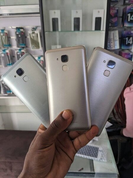 Hauwei mate 8 