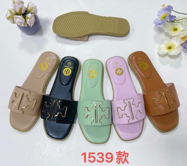 Ladies slippers