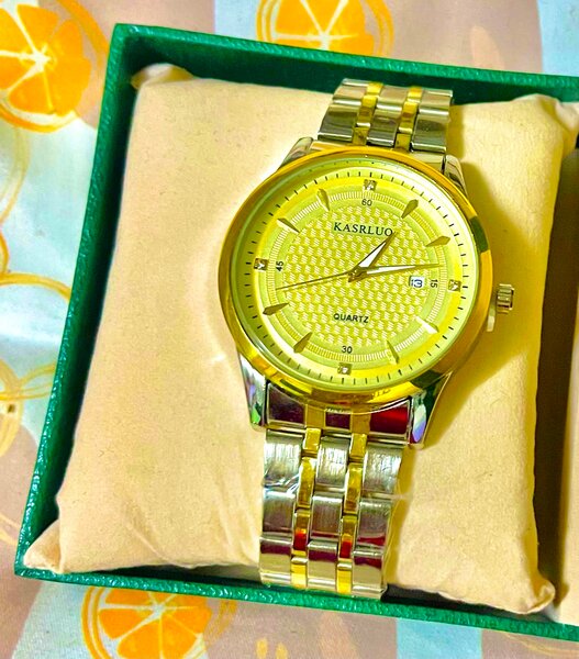 Montre Quartz Dorée Élégante