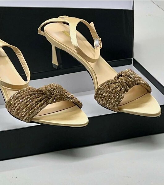 Cute heel