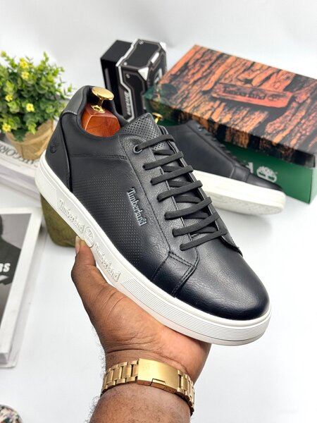 TIMBERLAND BLACK AND WHITE
