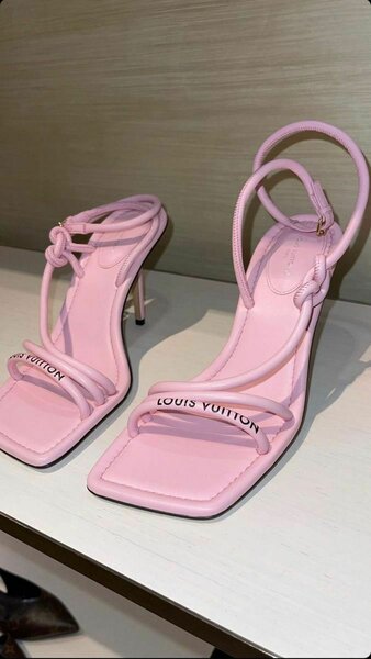 HEELS