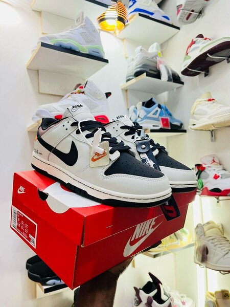 NIKE SB DUNKS