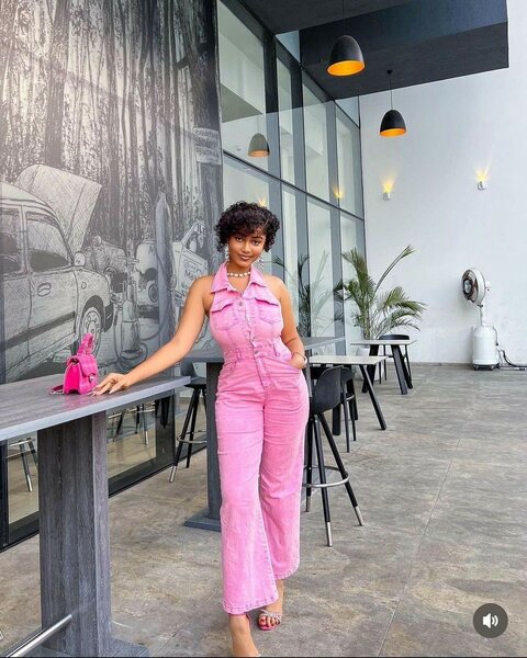 Combi en jeans dos ouverte