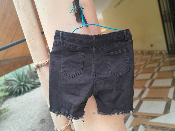 Short en jean noir tendance