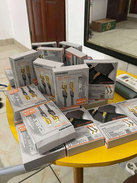 Chargeur Type C. CHARGE TOUS TYPE DE IPHONE ET SAMSUNG. Char