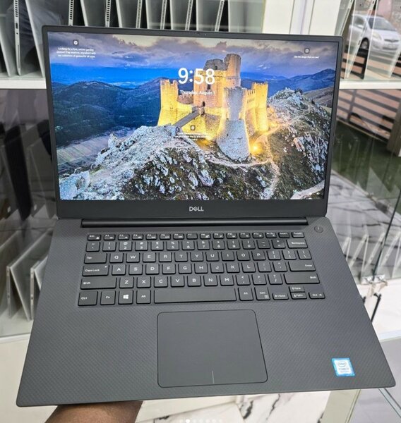 Dell XPS 7590