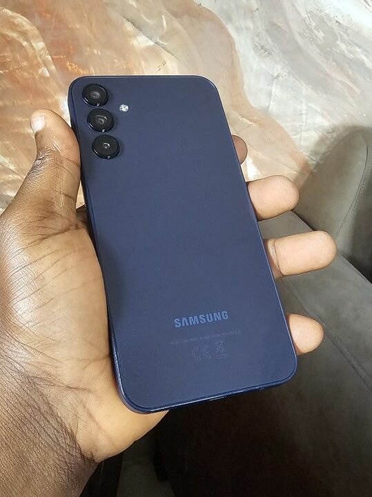 Samsung galaxy 15 Capacité 128gb 4gb ram