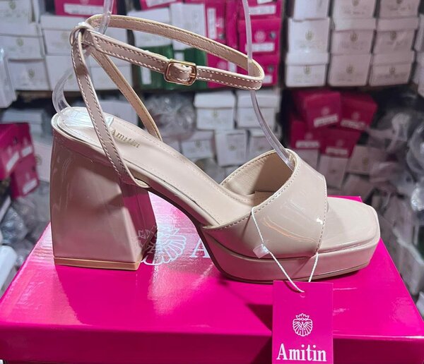 Chic mules