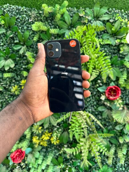 iPhone 12 second main propre