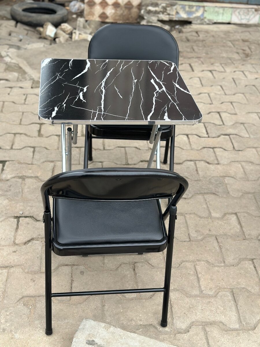 Table et chaises pliantes