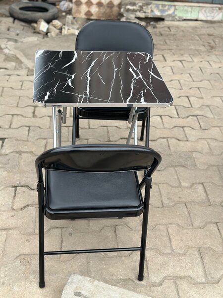 Table et chaises pliantes