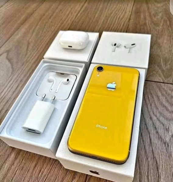 iPhone XR Jaune avec Accessoires