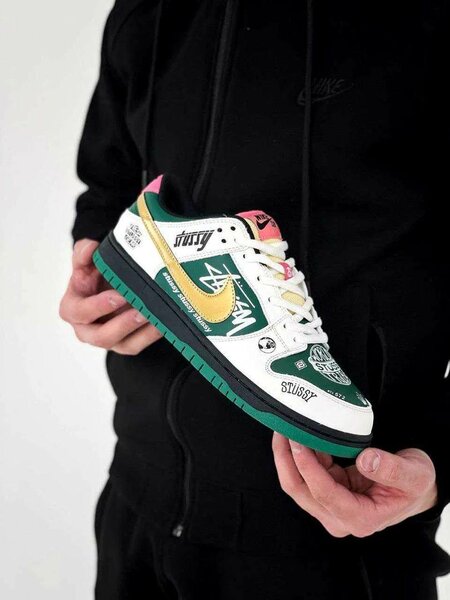 NIKE SB SNEAKER