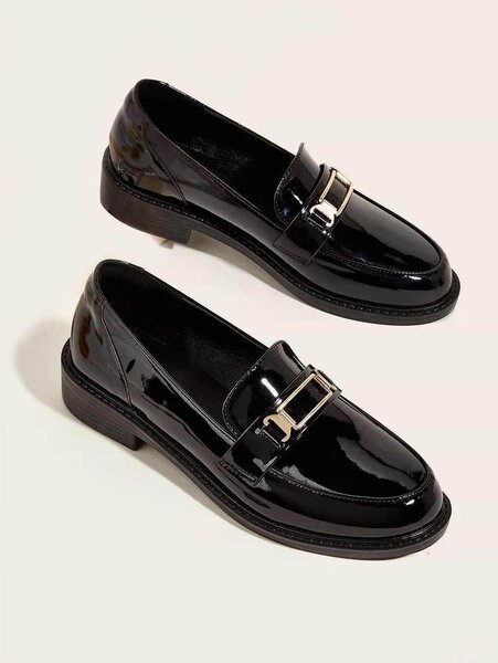 Mocassins vernis noirs élégants