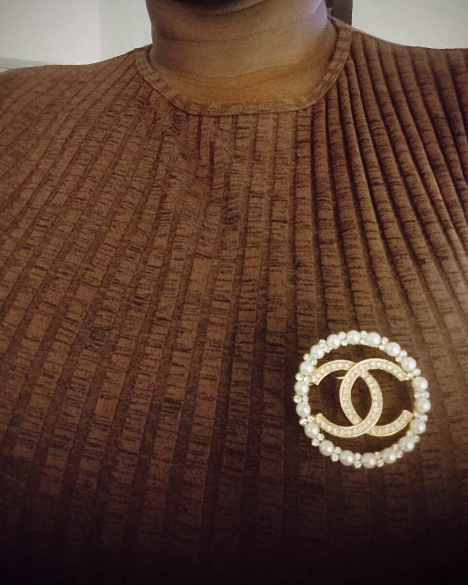 Broche élégante en strass
