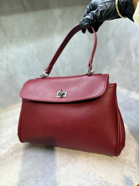 Под Balenciaga