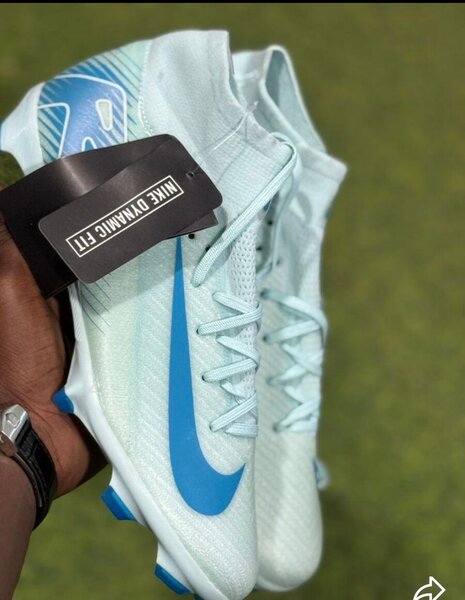 Nike Dynamic Fit Soccer Cleats