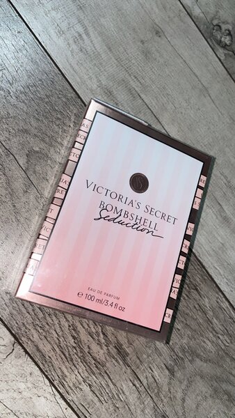 VS, Moschino