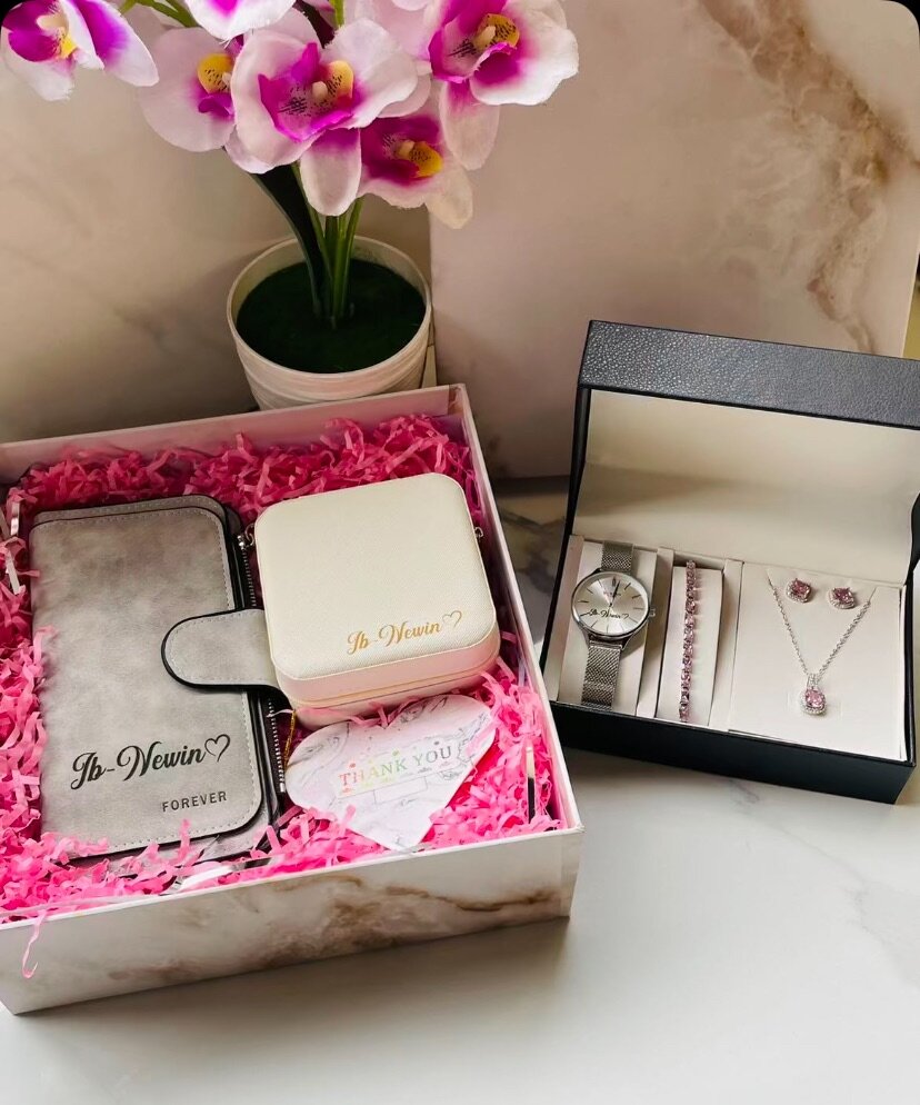 Customized jewelry gift set