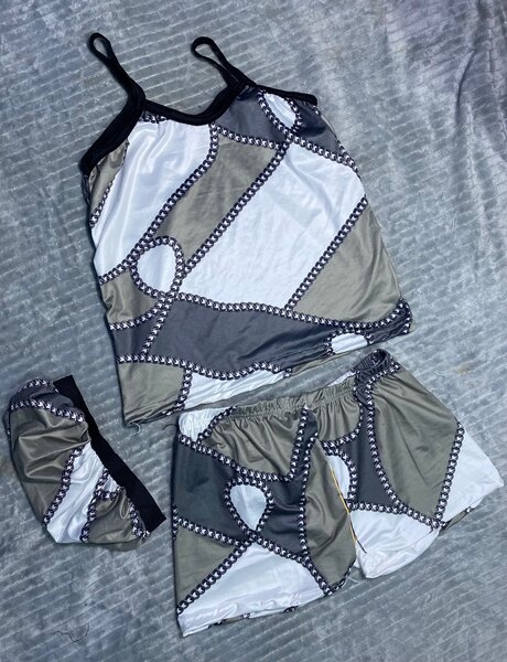 Pyjama en satin pour femmes