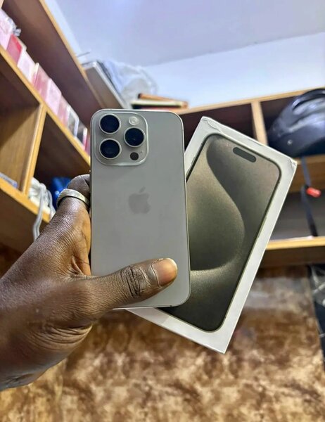 IPhone 15 pro 256 Go
