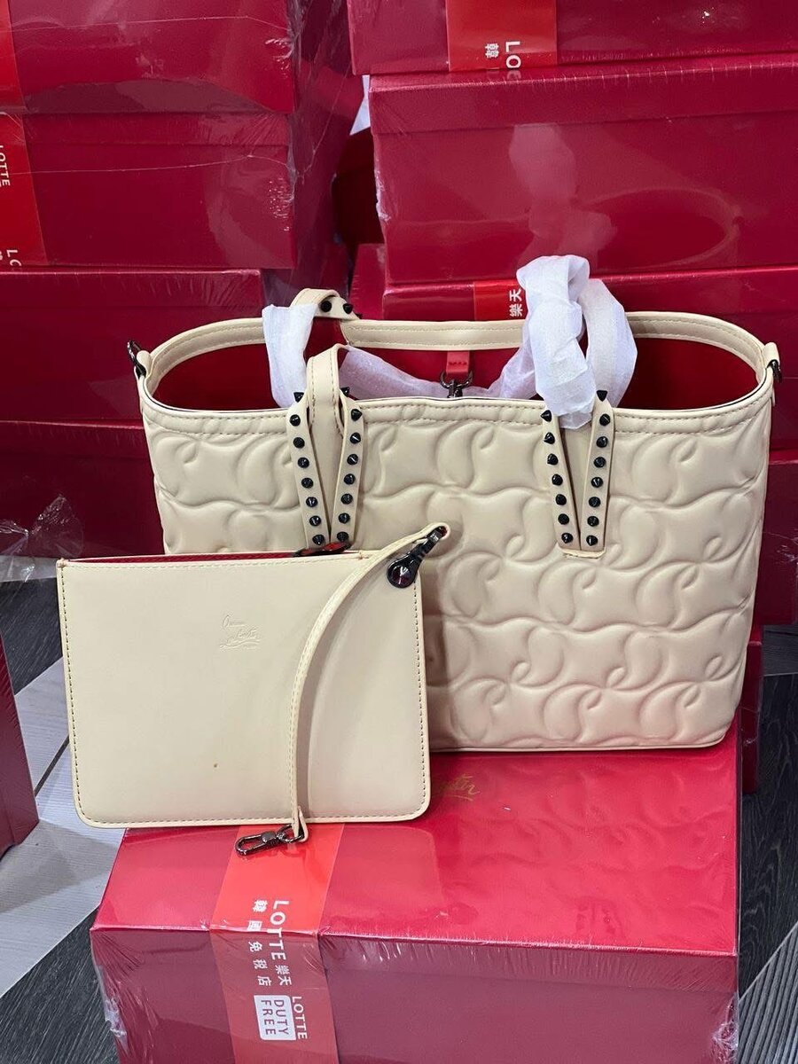 Sac à main louboutin