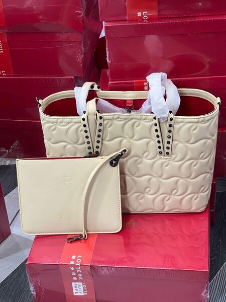 Sac à main louboutin