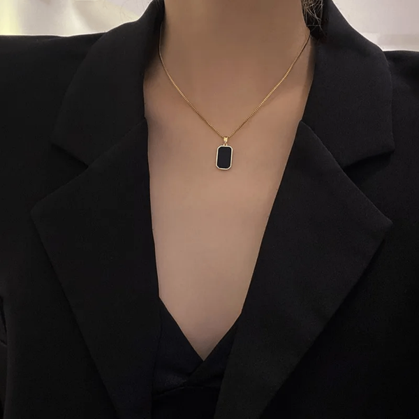 Collier pendentif élégant