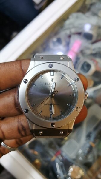 Montre classique en acier inoxydable