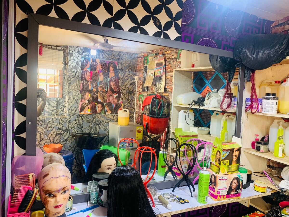 Salon mirror