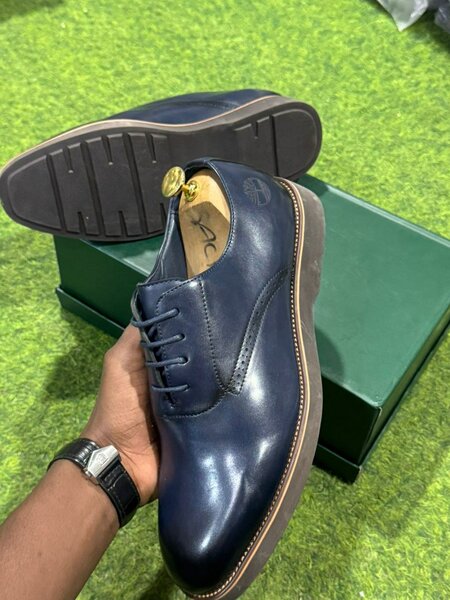 Chaussures habillées en cuir bleu