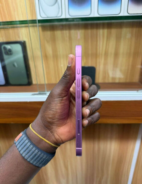 iPhone 16 simple