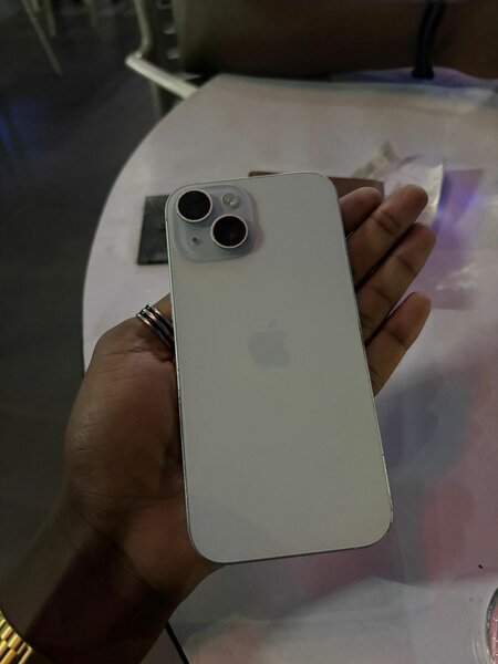 iPhone 15 - 128 Go